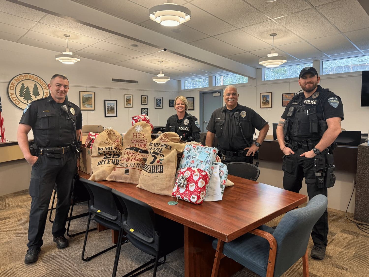 CityHallShopWithACop